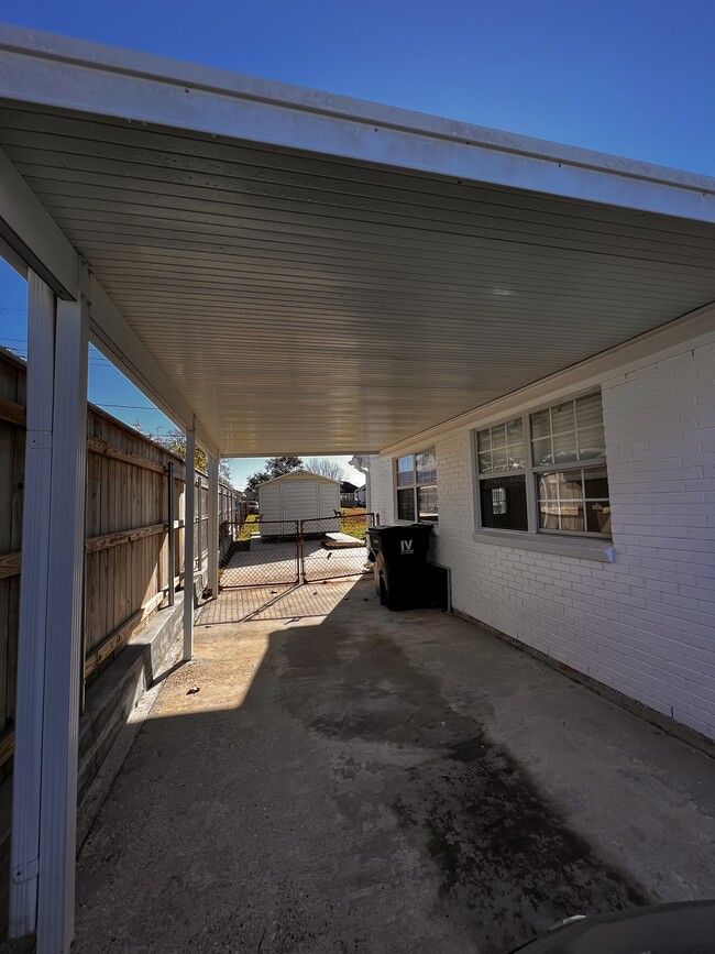 Building Photo - 1913 Schnell Dr