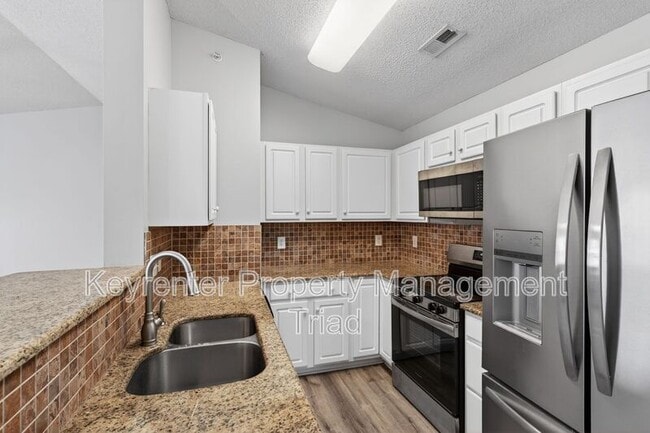 Foto del edificio - 4285 Cedarcroft Ct