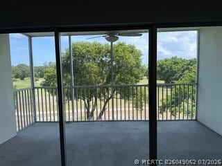 Building Photo - 3100 N Palm Aire Dr