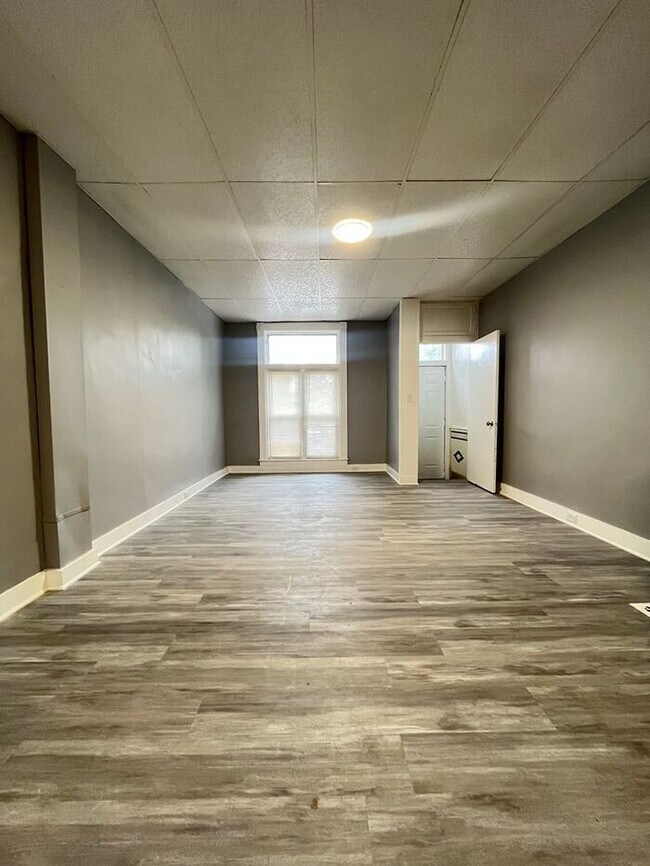 Building Photo - 3 Bedroom Home