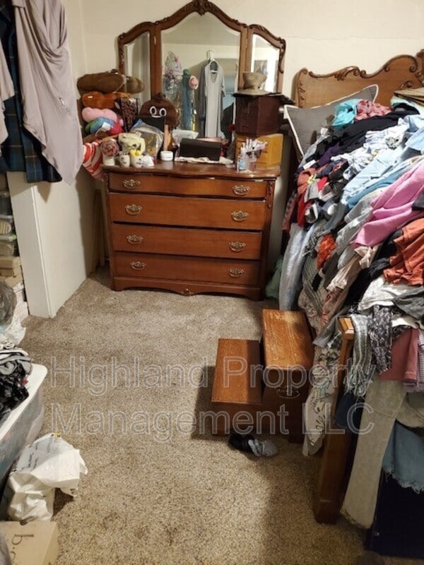 Building Photo - 1155 1/2 NE Lake St