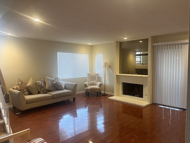 Foto del edificio - 4408 Via Amable Via