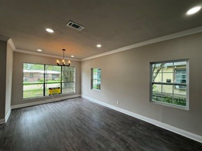 Foto del edificio - Remodel and Charming Home