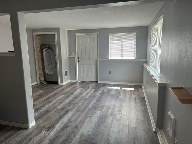 Building Photo - 1205-1209 Washington St