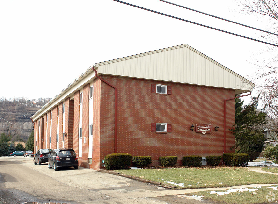 Primary Photo - OAKMONT GARDEN APARTMENTS