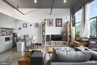 Building Photo - 1701 Tulip St