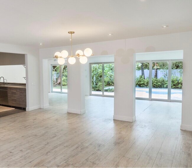 Foto del edificio - 455 NE 55th St