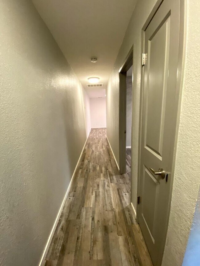 Foto del edificio - 491 Arleta Ave