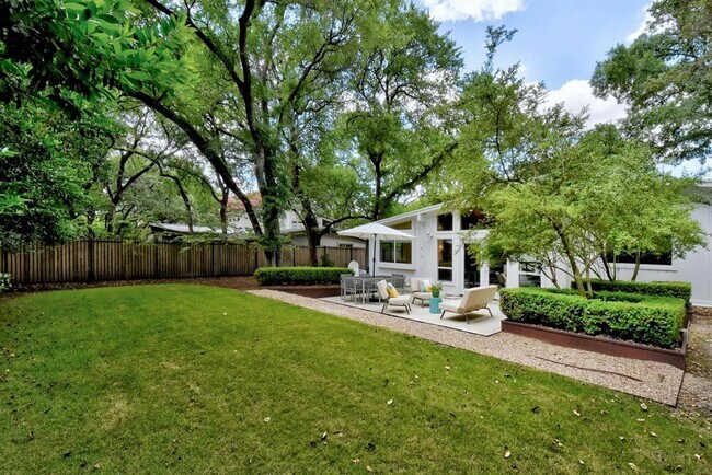Foto del edificio - 416 Ridgewood Rd