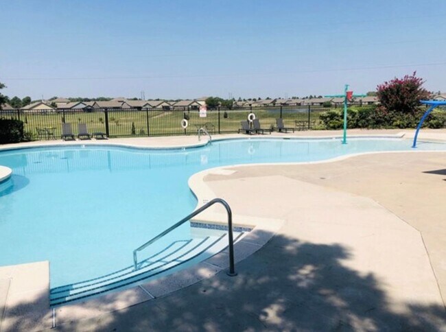 Foto del edificio - Welcome to your new 3 bedroom, 2 bath home in this wonderful Lake Valley community!
