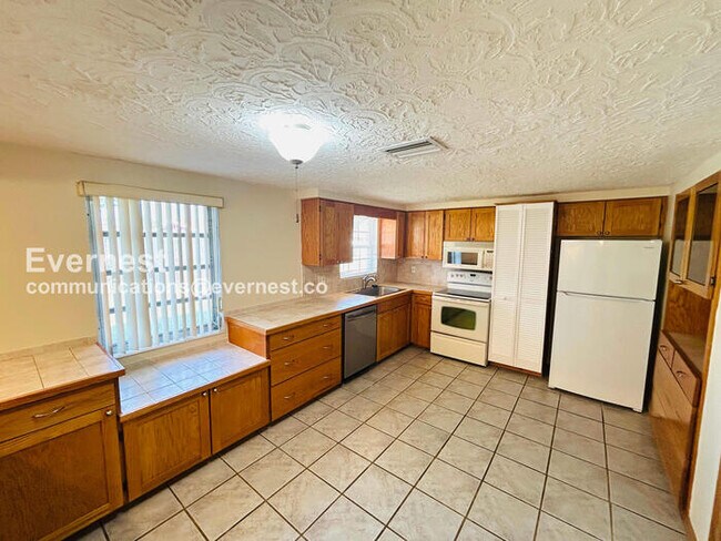 Foto del edificio - 2127 Erin Dr