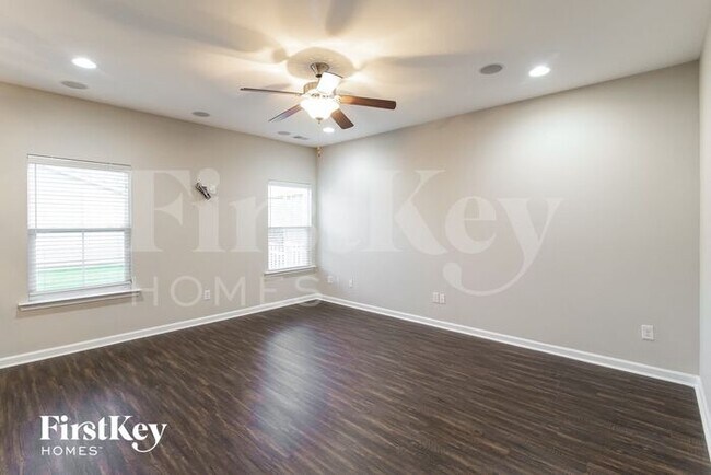 Building Photo - 413 Forsythia Ave