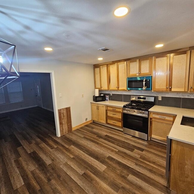 Building Photo - 7009 Lavender St
