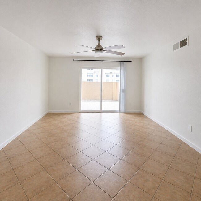Foto del edificio - 5877 N Granite Reef Rd