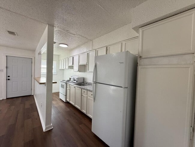 Building Photo - 5312 Humbert Ave