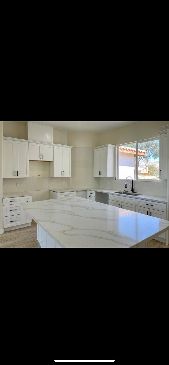 Building Photo - 16111 Avenida Ramada