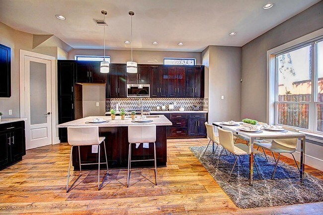 Building Photo - 4849 Benning Dr