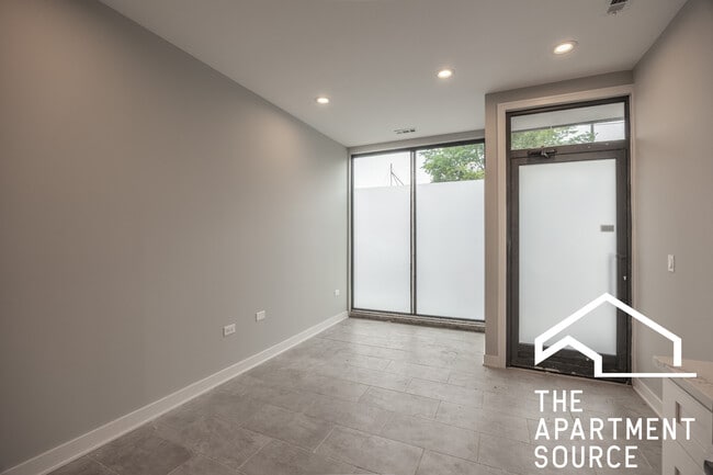 Foto del edificio - 5422 W Belmont Ave