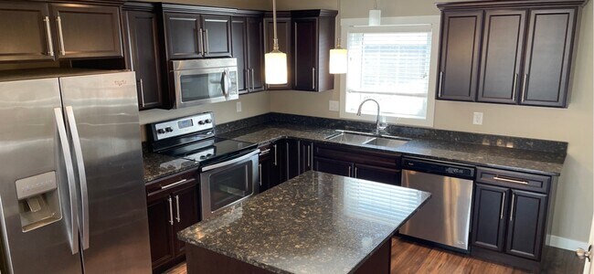 Photo du bâtiment - 233 Rajput Way