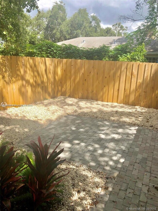 Building Photo - 6125 SW 63rd Terrace