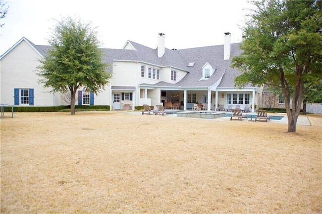 Building Photo - 6219 Douglas Ave