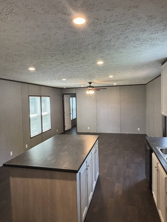 Building Photo - 3150 Plateau Dr