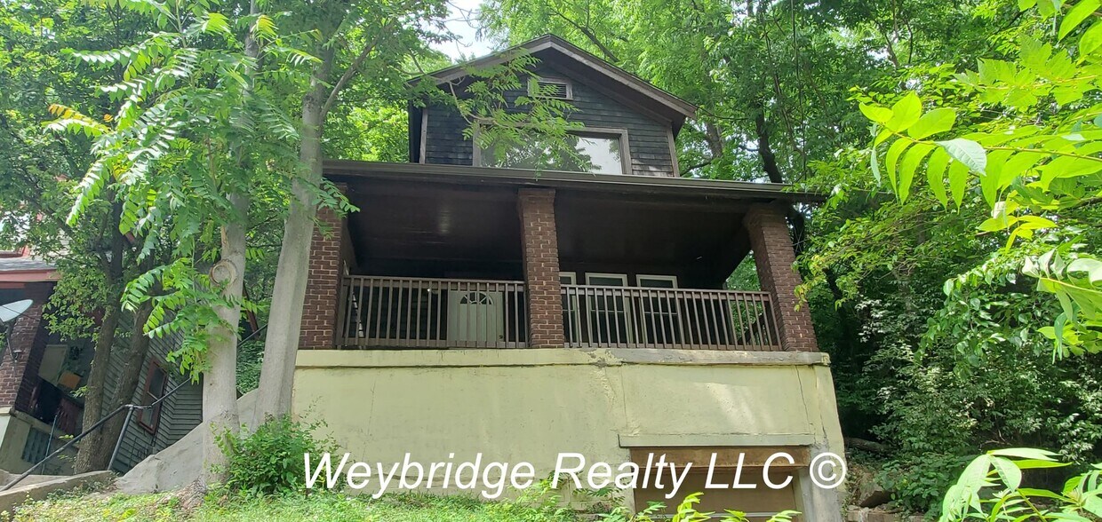 Primary Photo - Nice 2 Bedroom 1.5 Bath Single Family Home...