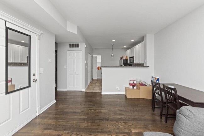 Foto del edificio - 2 bedroom in Chicago IL 60660