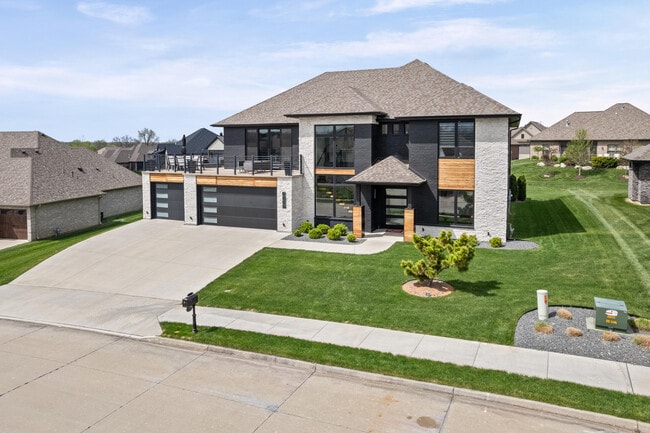 Foto del edificio - 5947 Screaming Eagle Ln