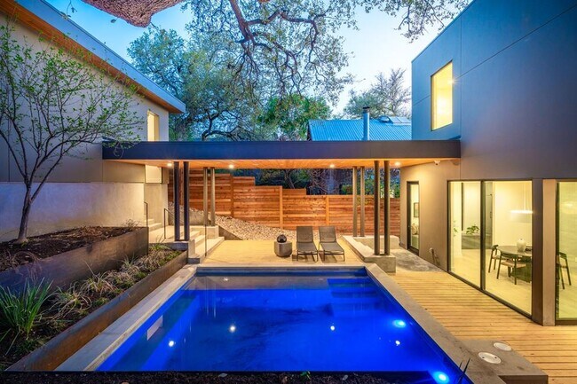 Building Photo - 1505 Alameda Dr