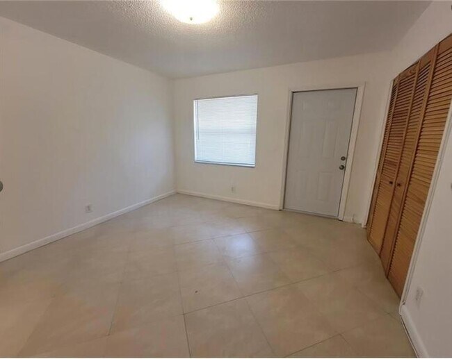 Foto del edificio - 8071 NW 44th Ct