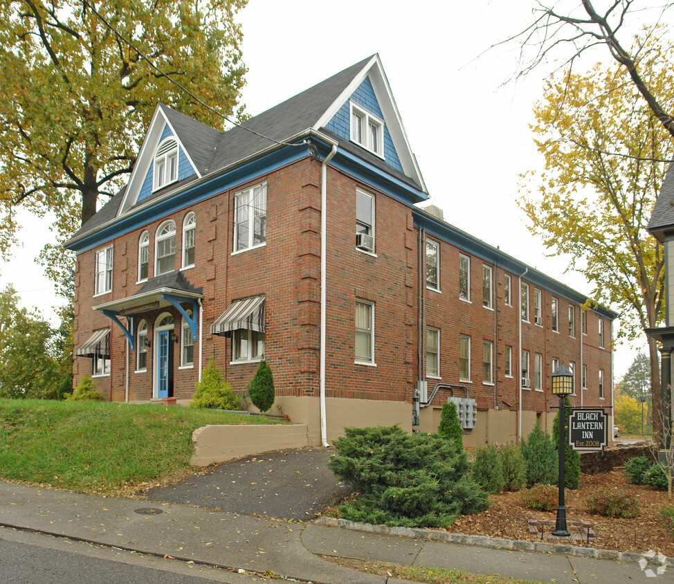 Building Photo - King George Apartments