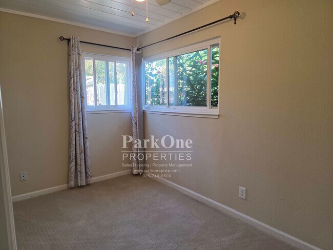 Foto del edificio - Single Level Concord Home