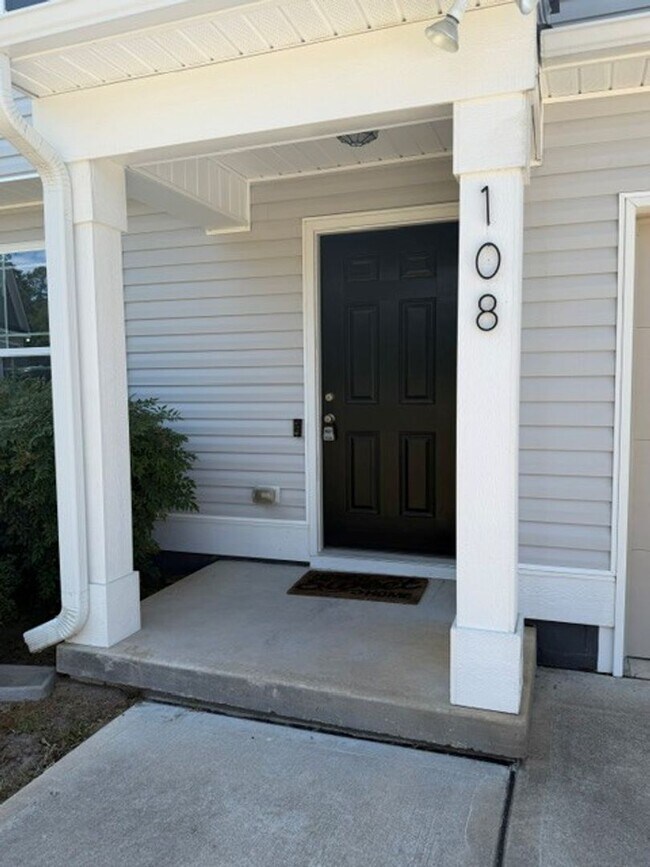 Foto del edificio - Cute 3 Bedroom Home Nestled in the back of the cul-de-sac