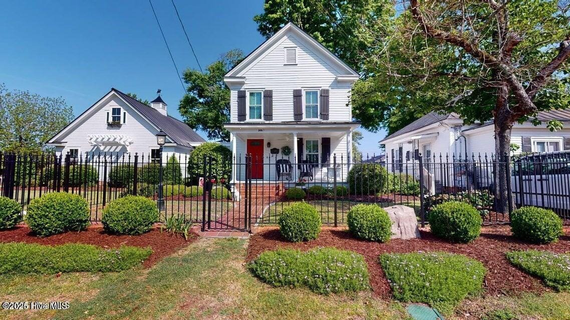 Primary Photo - 305 Anne St
