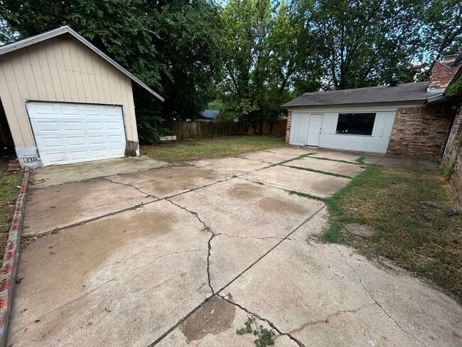 Building Photo - 1006 Holly Hill Ct