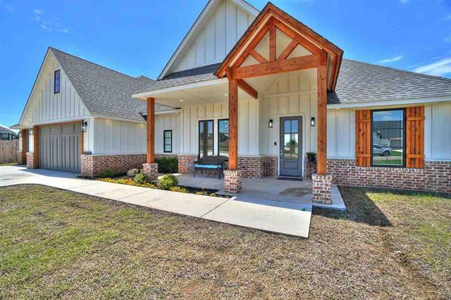 Building Photo - 1015 Greenview Dr