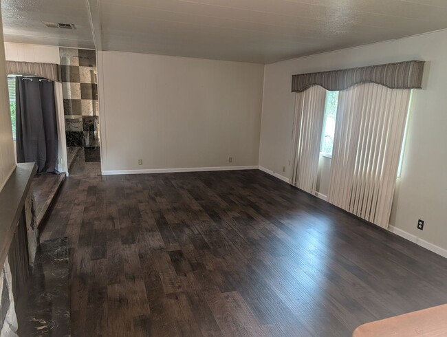 Building Photo - Mobile Home off of 273 2 Bedroom and 2 Bat...