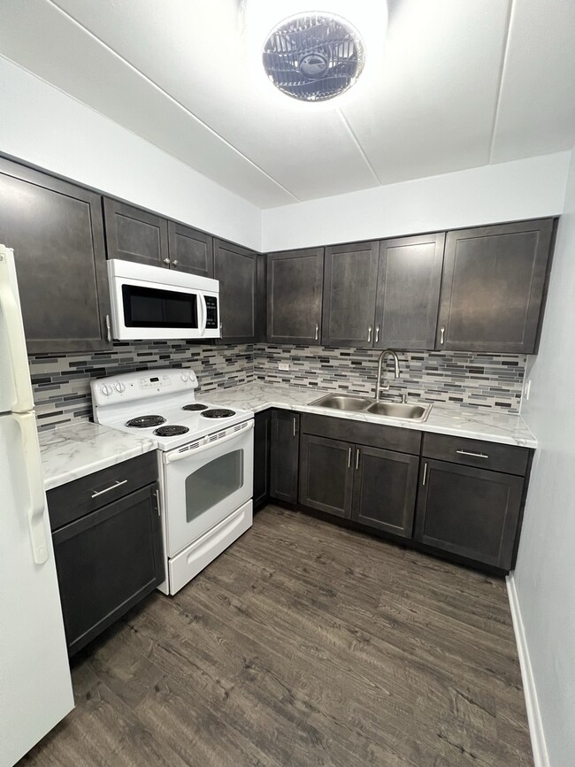 Foto del edificio - 9528 Mansfield Ave