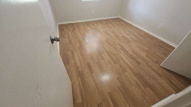 Building Photo - 9222 Lockwood Dr