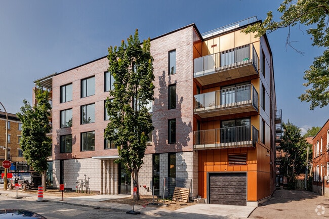 Building Photo - Les Suites Marlowe