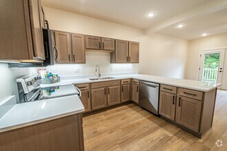 Building Photo - 116 Eiche Dr