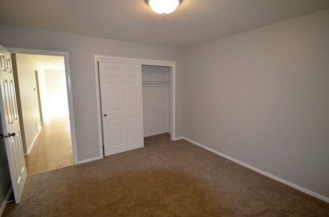 Photo - 6209-6213 S Sterne Pkwy Apartment