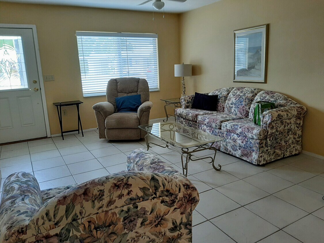 536 Circlewood Dr Unit 536 Circle P, Venice, FL 34293 Condo for Rent in Venice, FL