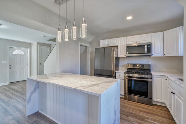 Building Photo - Brand New 3 Bed City Rowhome- ONE MONTH FR...