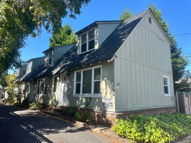 Building Photo - 2114 Ward St