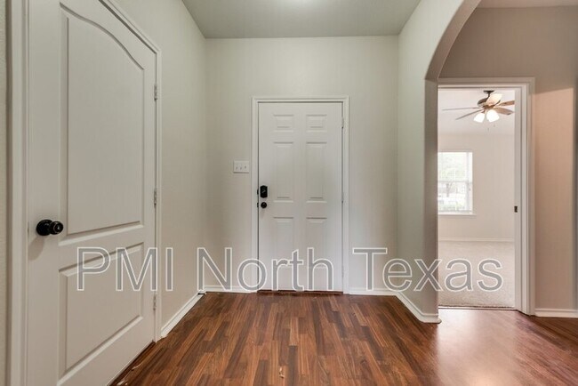 Building Photo - 8420 Sonnet Dr