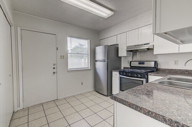 Foto del edificio - 8108 West Gate Blvd