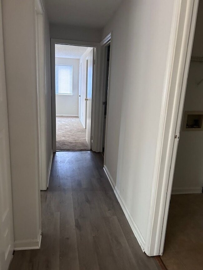 Foto del edificio - Coming Soon! Spacious 2 bedroom Condo!