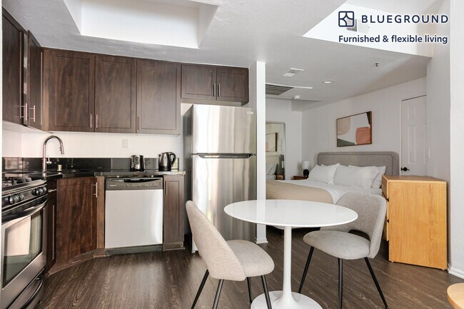 Foto del edificio - 345 Cloverdale Ave